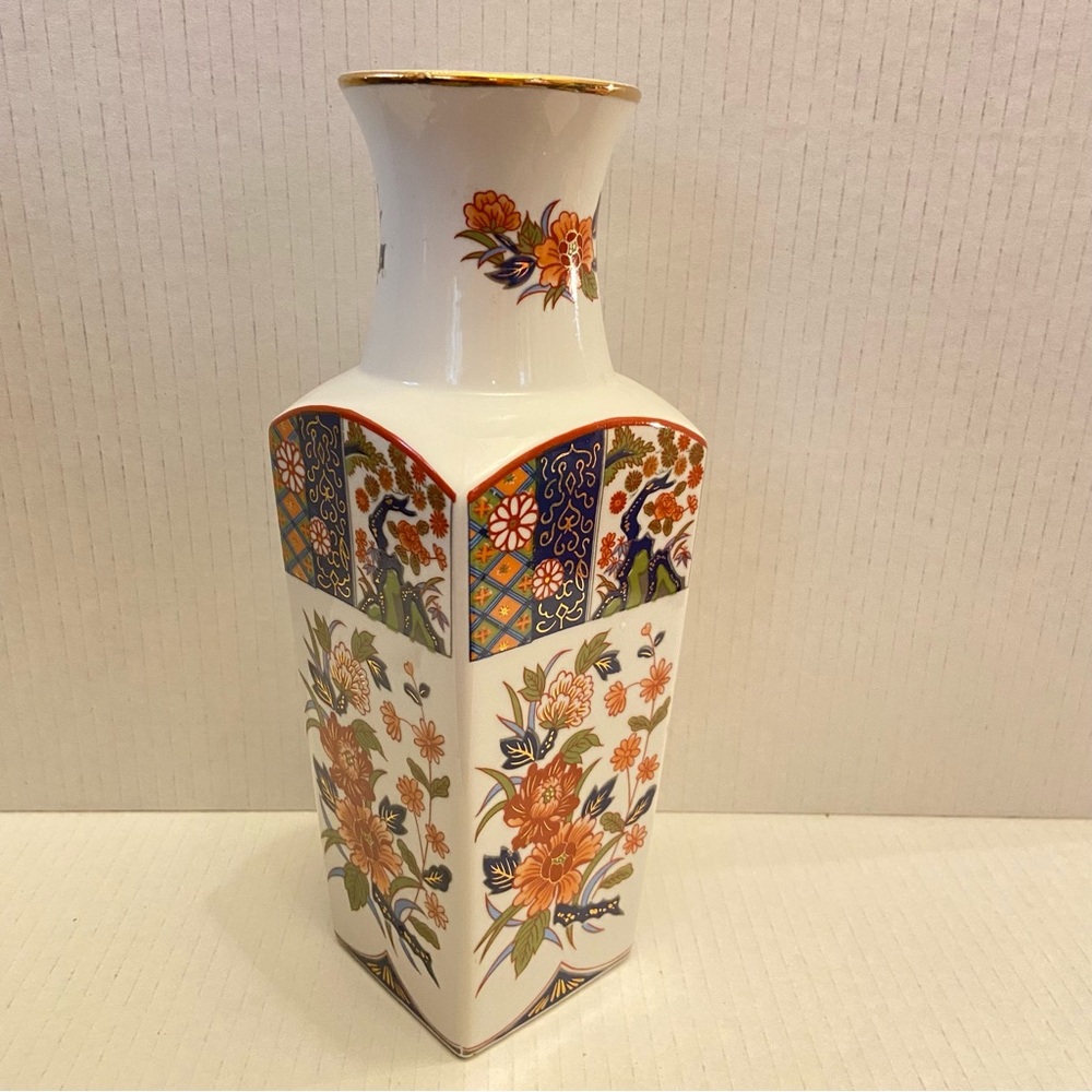 Japanese Imari Vase 1960’s Printed, Hand painted, Gilded Rim. - Picture 3 of 9